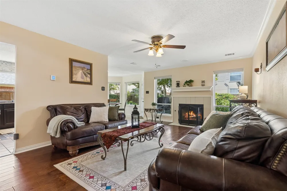 933 Golden Grove Drive Lewisville, TX 75067