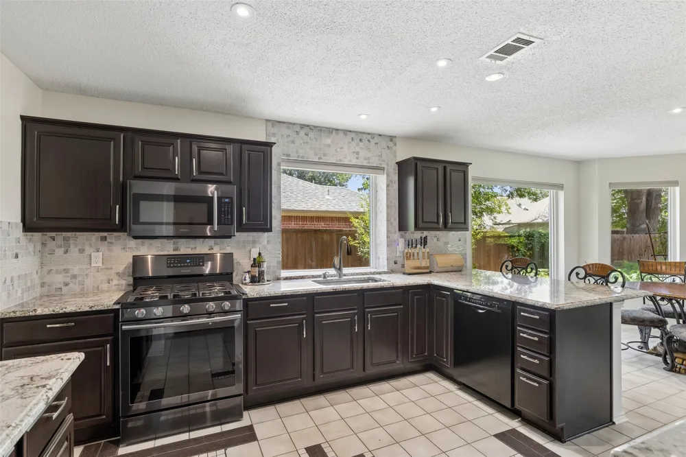 933 Golden Grove Drive Lewisville, TX 75067