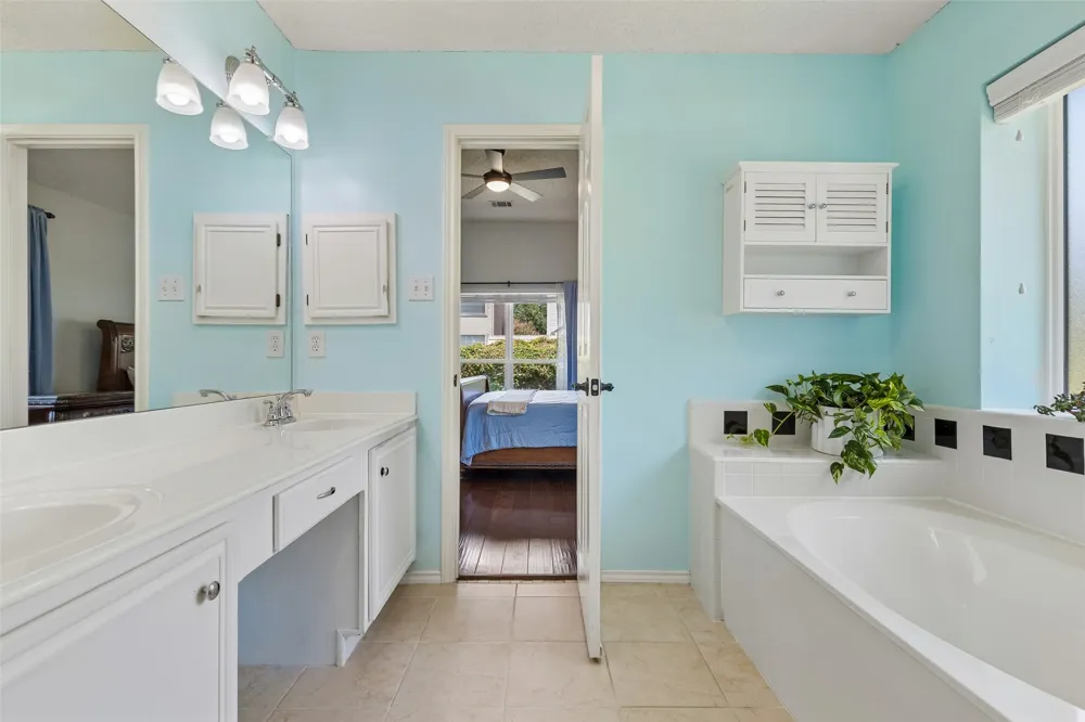 933 Golden Grove Drive Lewisville, TX 75067