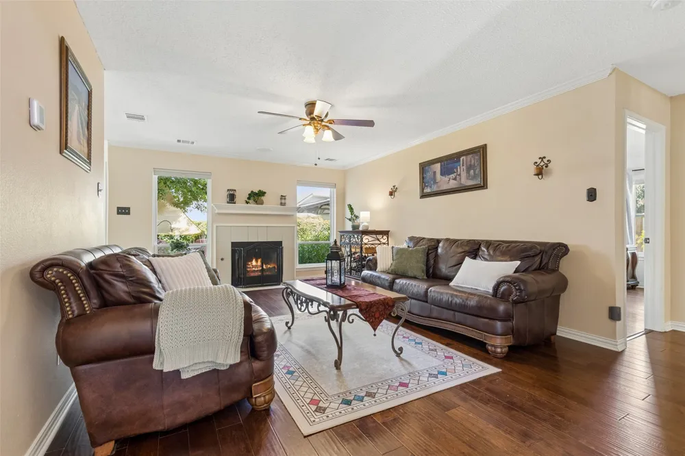 933 Golden Grove Drive Lewisville, TX 75067