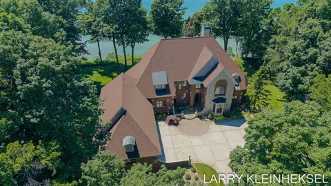 5645 Lakeshore Drive