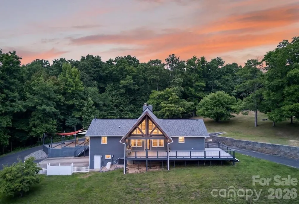 97 Whippoorwill Lane Fairview, NC 28730