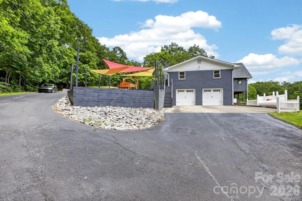97 Whippoorwill Lane Fairview, NC 28730