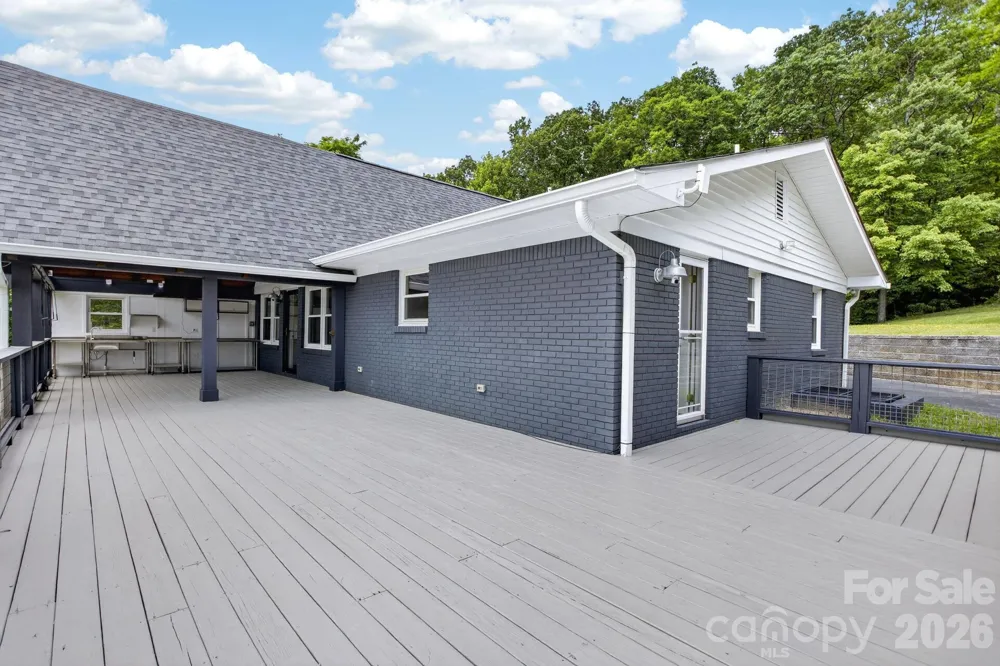 97 Whippoorwill Lane Fairview, NC 28730