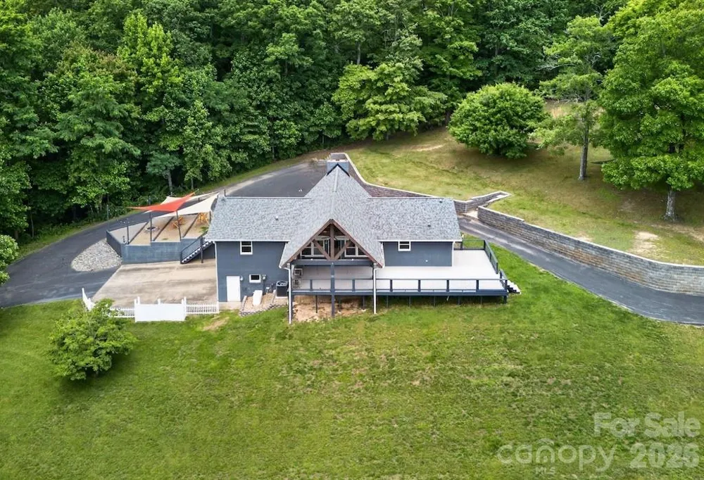 97 Whippoorwill Lane Fairview, NC 28730