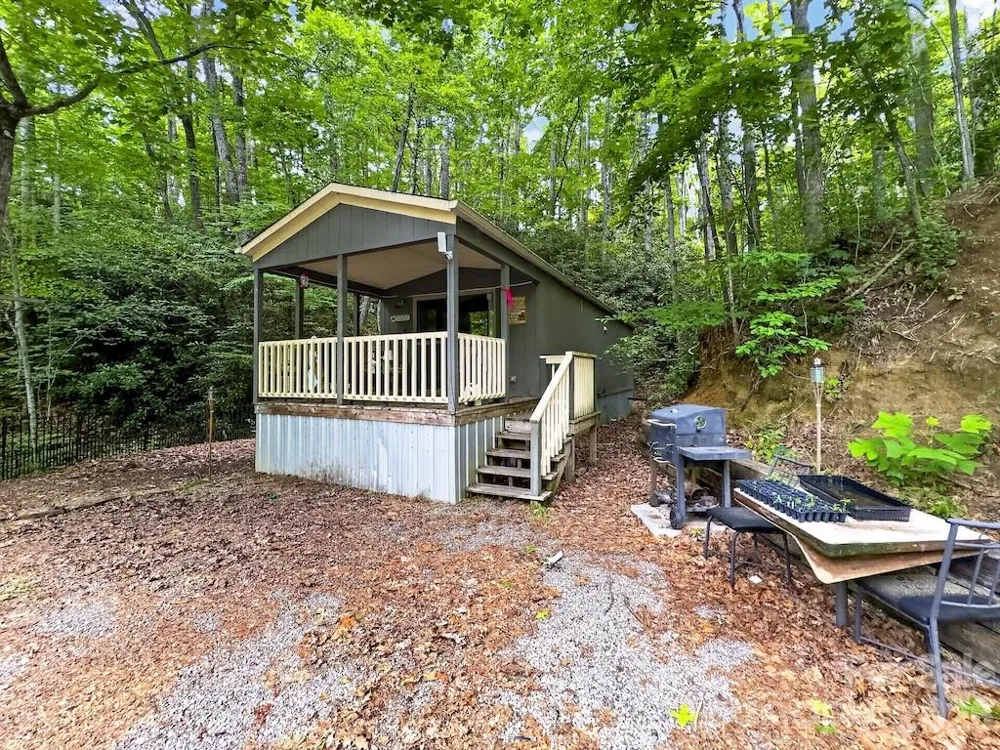97 Whippoorwill Lane Fairview, NC 28730