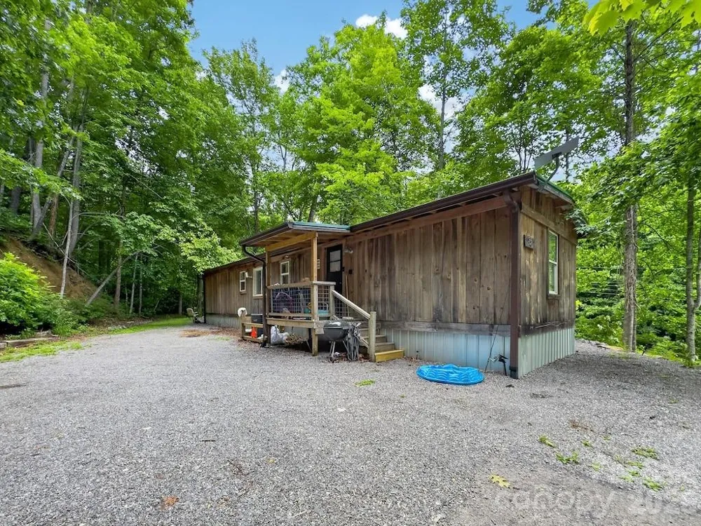 97 Whippoorwill Lane Fairview, NC 28730