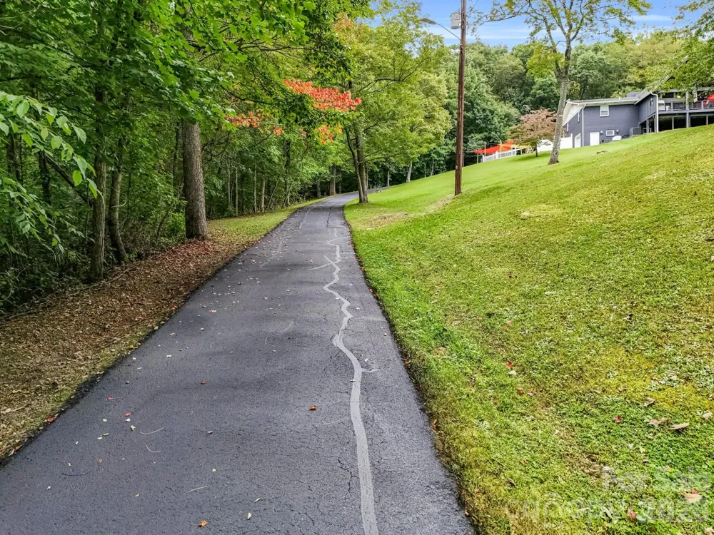 97 Whippoorwill Lane Fairview, NC 28730