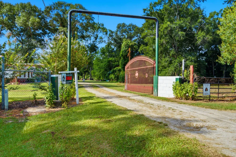 1310 S Franklin Avenue Cleveland, TX 77327