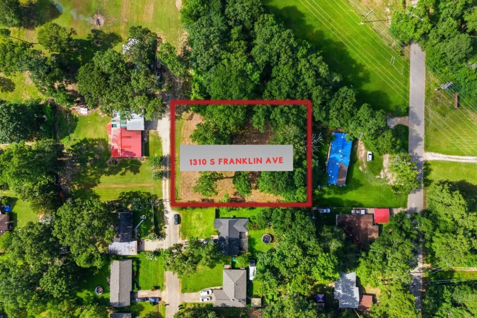 1310 S Franklin Avenue Cleveland, TX 77327