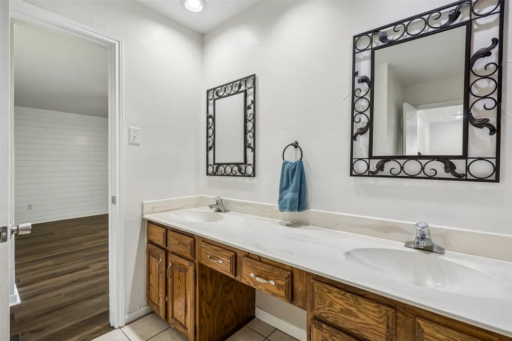 1725 Mayflower Drive Carrollton, TX 75007