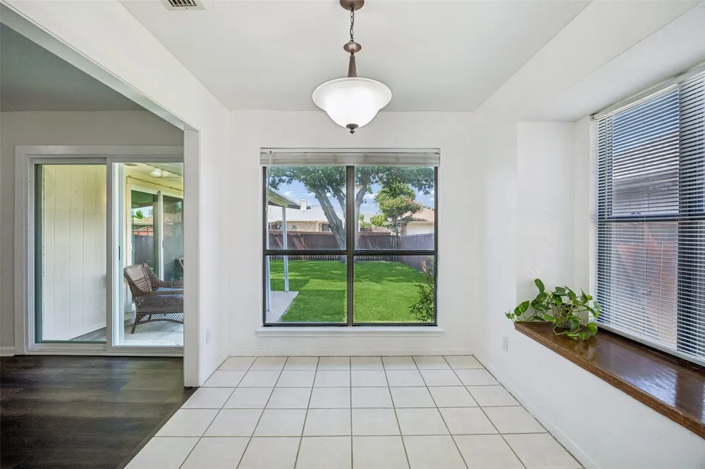 1725 Mayflower Drive Carrollton, TX 75007