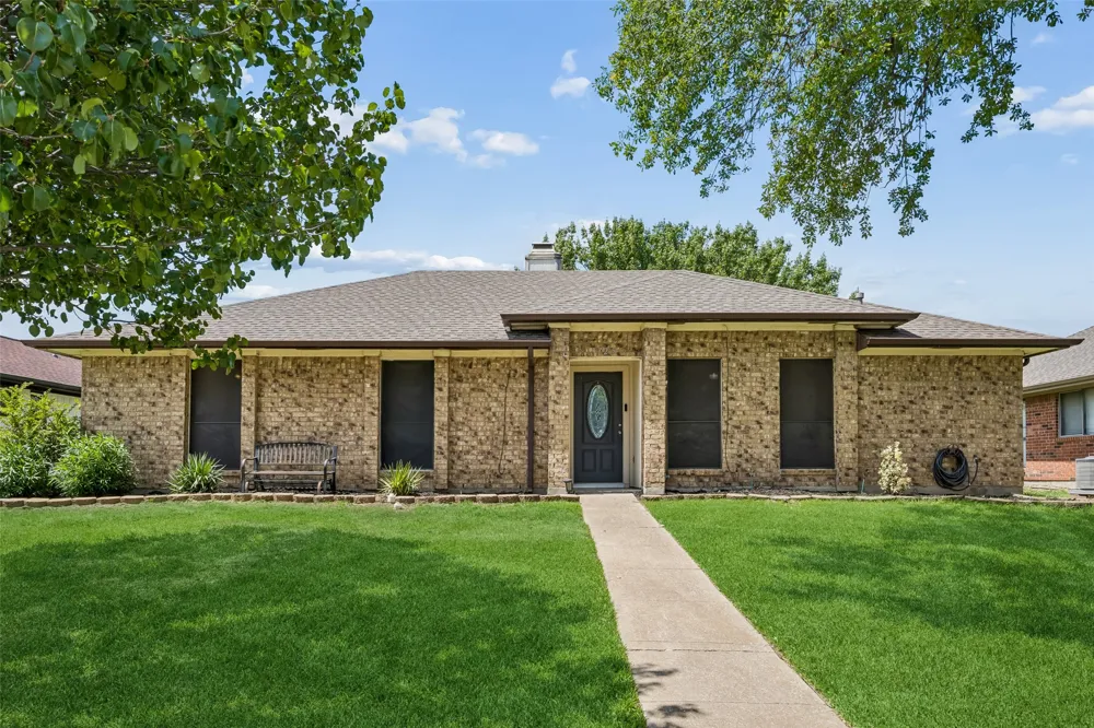 1725 Mayflower Drive Carrollton, TX 75007