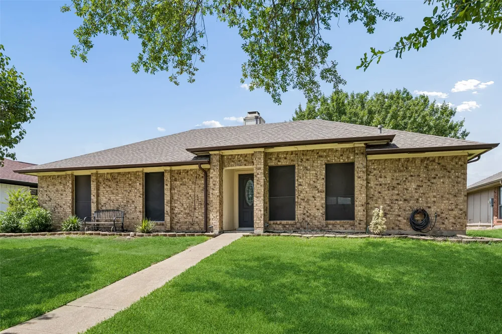 1725 Mayflower Drive Carrollton, TX 75007