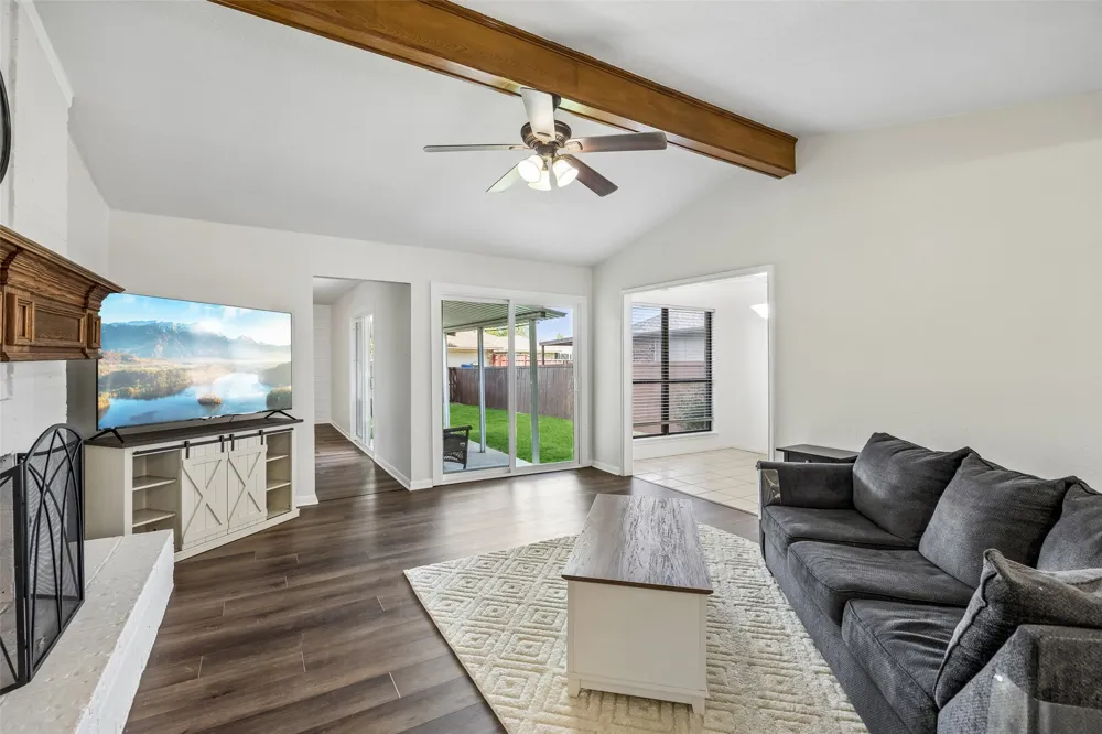 1725 Mayflower Drive Carrollton, TX 75007