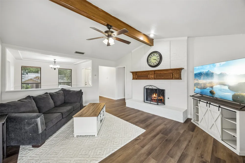 1725 Mayflower Drive Carrollton, TX 75007