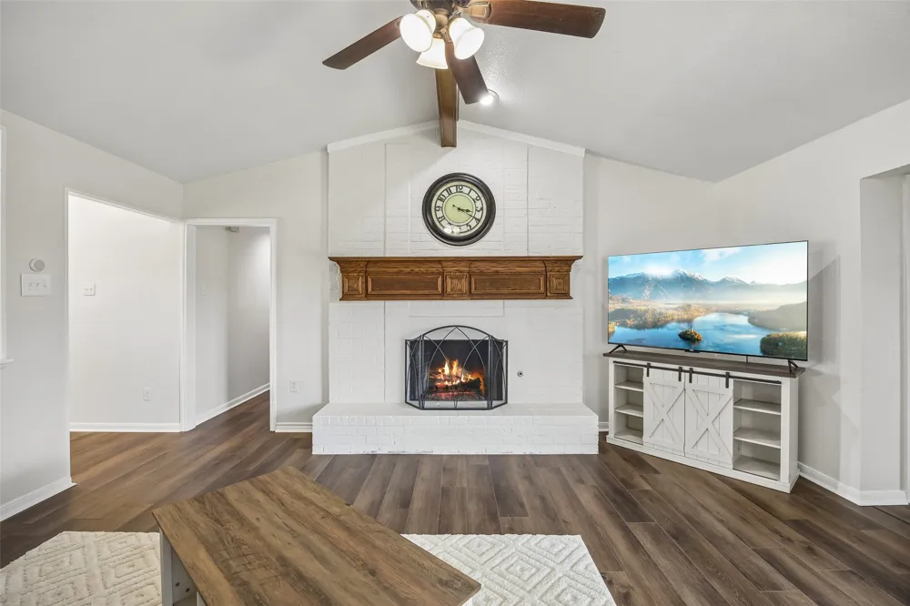 1725 Mayflower Drive Carrollton, TX 75007