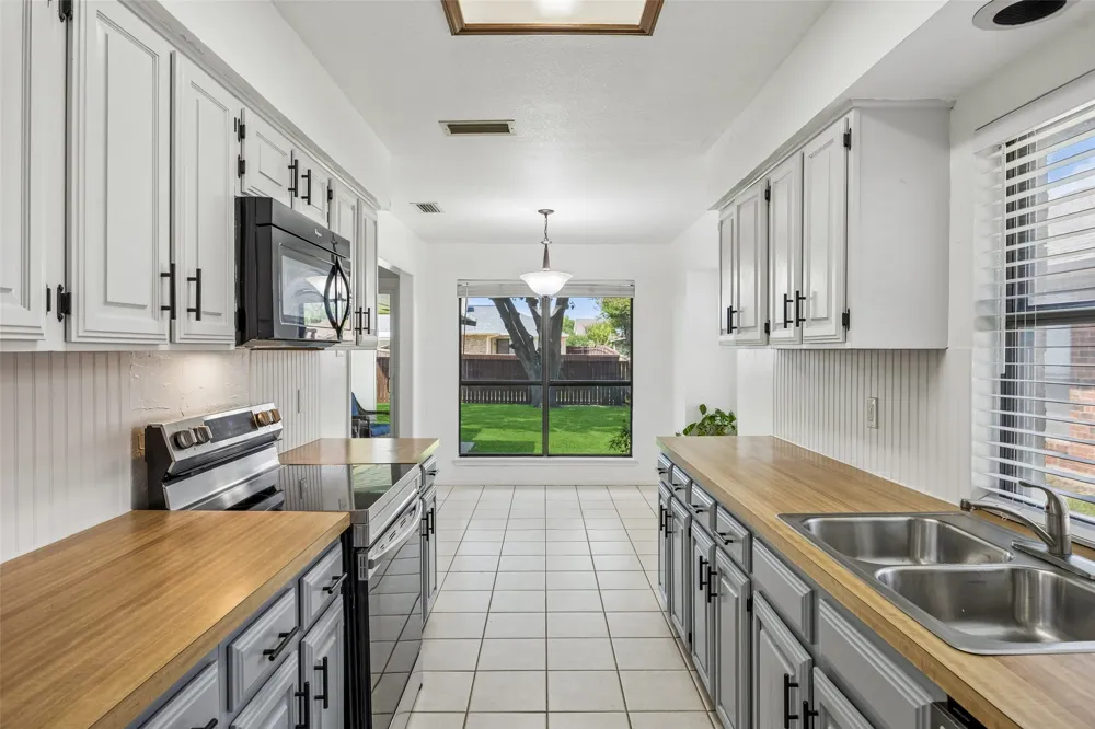 1725 Mayflower Drive Carrollton, TX 75007