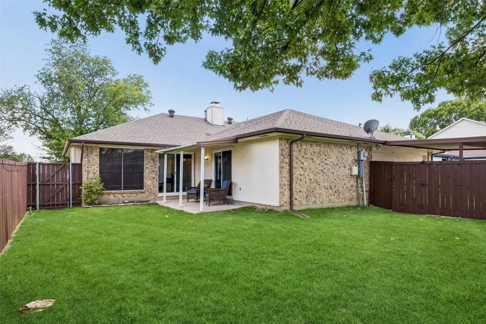 1725 Mayflower Drive Carrollton, TX 75007