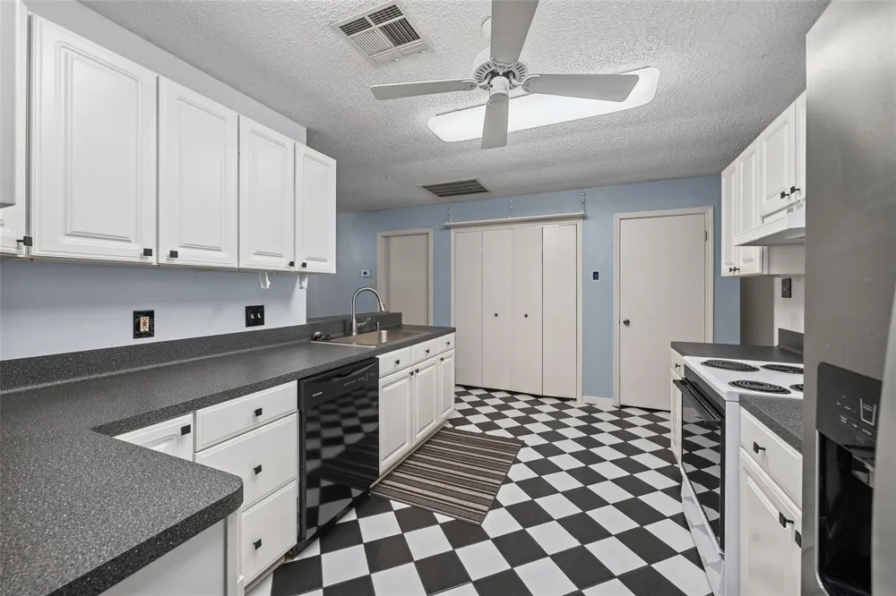 37 Spreading Oak Trinity, TX 75862