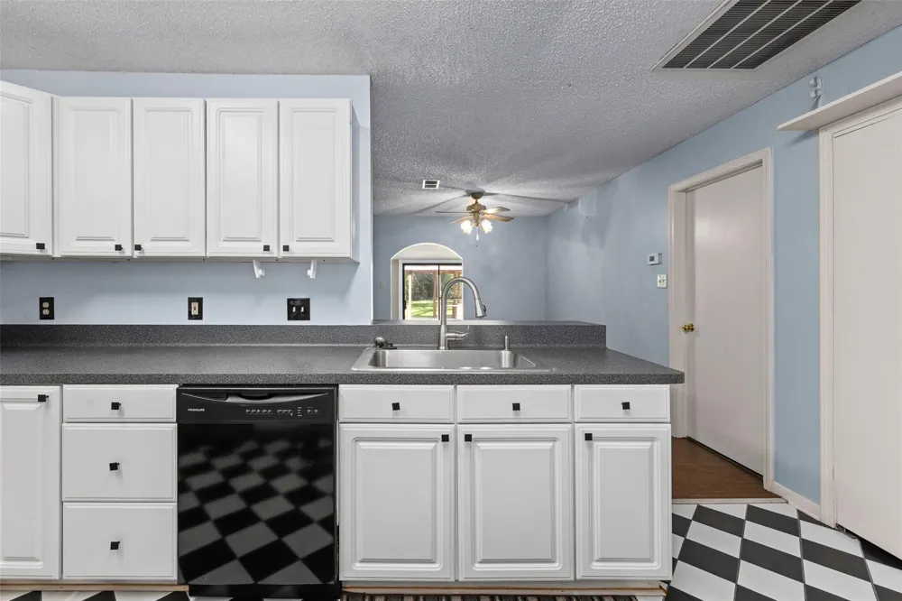 37 Spreading Oak Trinity, TX 75862