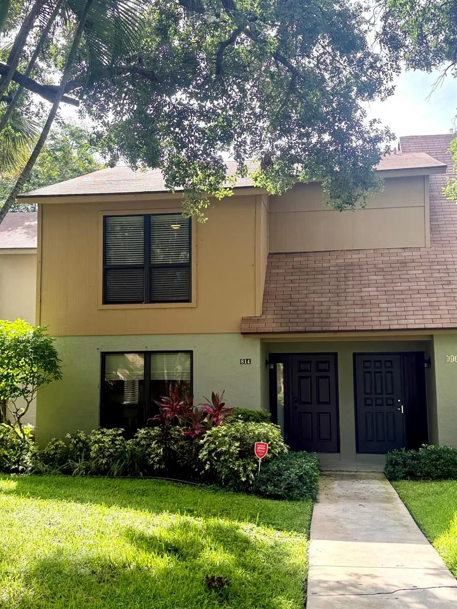 814 Sandtree Drive Palm Beach Gardens, FL 33403