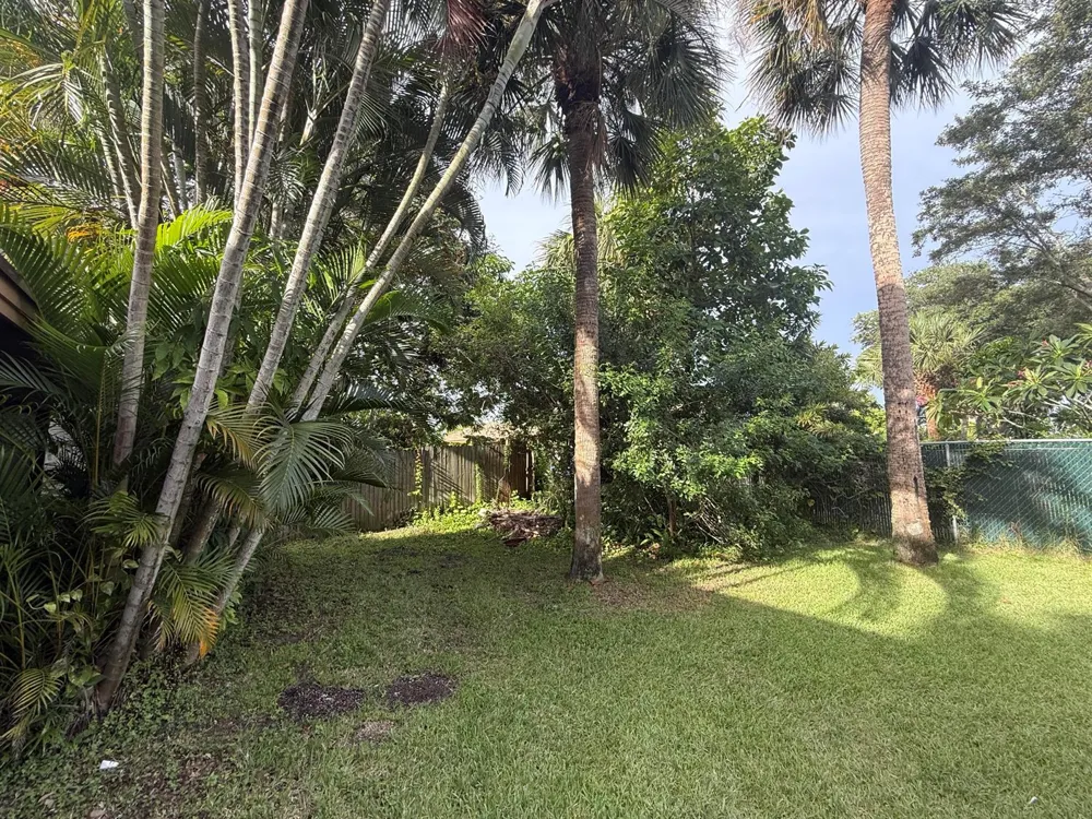 814 Sandtree Drive Palm Beach Gardens, FL 33403