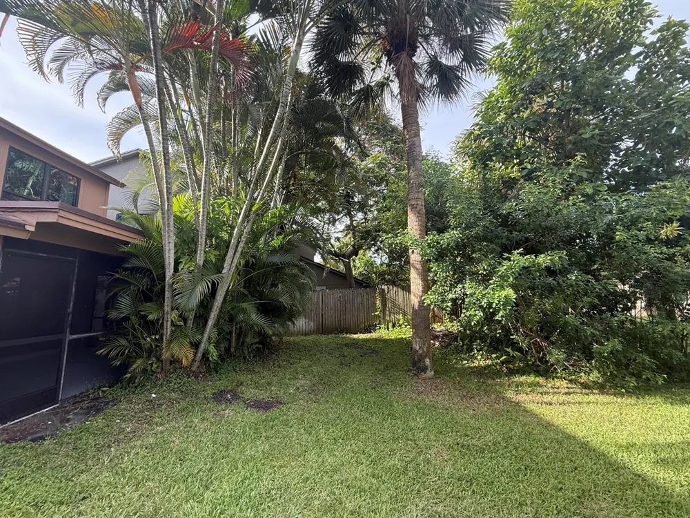 814 Sandtree Drive Palm Beach Gardens, FL 33403