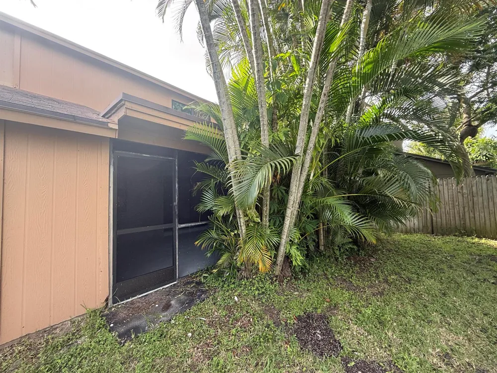 814 Sandtree Drive Palm Beach Gardens, FL 33403