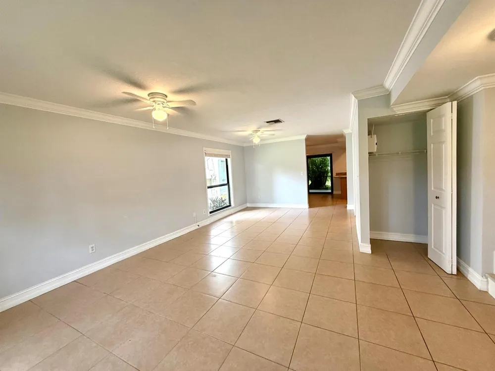 814 Sandtree Drive Palm Beach Gardens, FL 33403