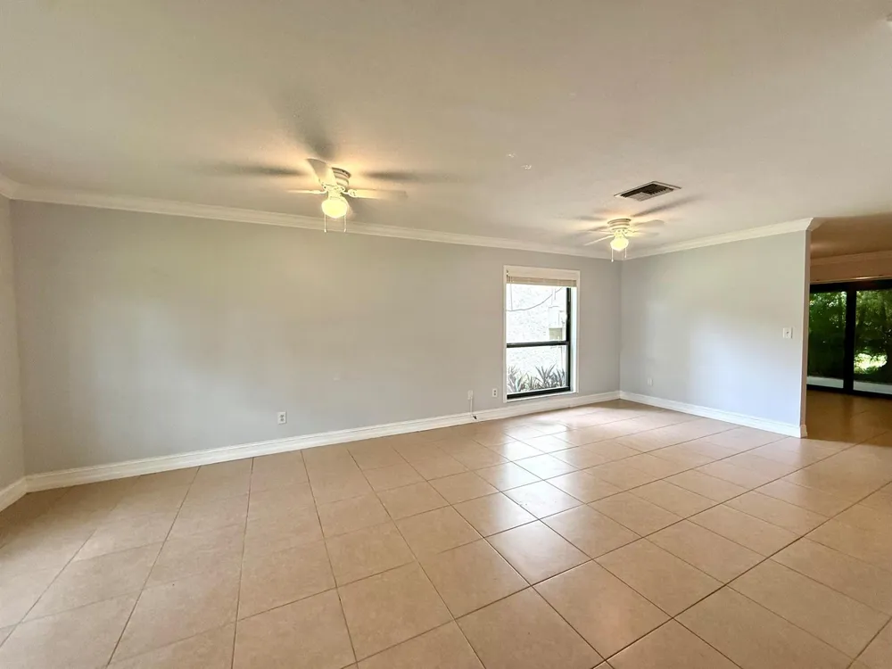 814 Sandtree Drive Palm Beach Gardens, FL 33403