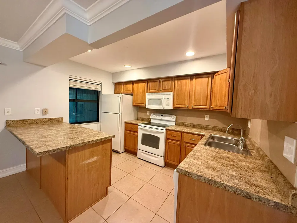 814 Sandtree Drive Palm Beach Gardens, FL 33403