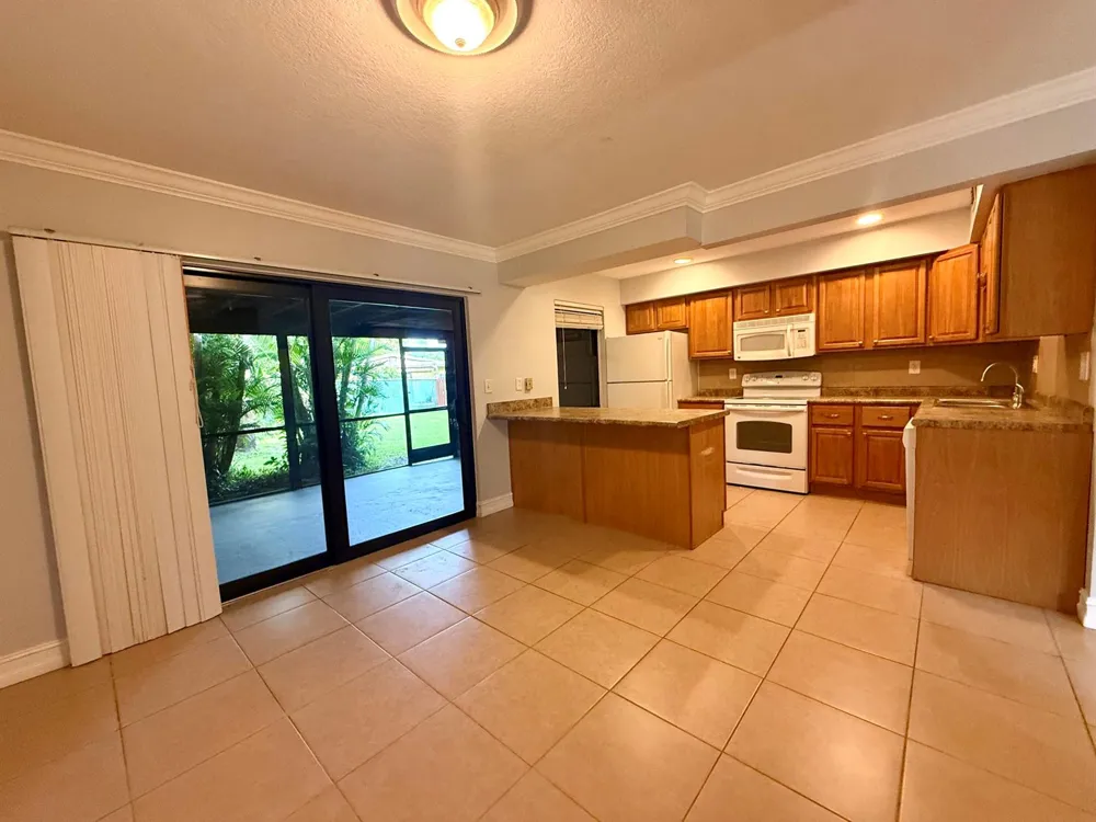 814 Sandtree Drive Palm Beach Gardens, FL 33403