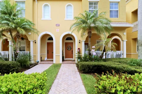 127 Seagrape Drive #102