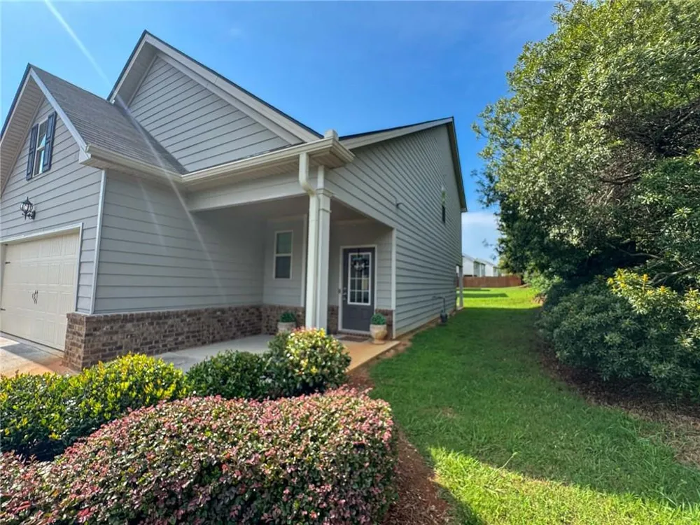 10 Castlemoor Loop Adairsville, GA 30103