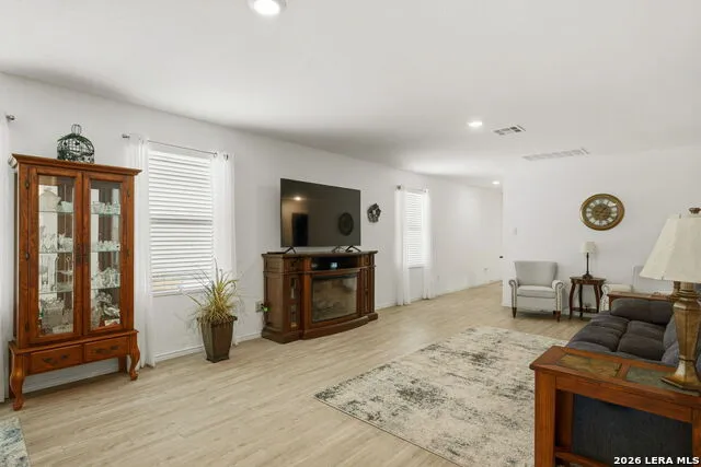 156 Cowboy Rdg Pleasanton, TX 78064