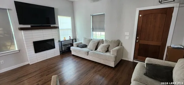 1005 3RD ST Floresville, TX 78114