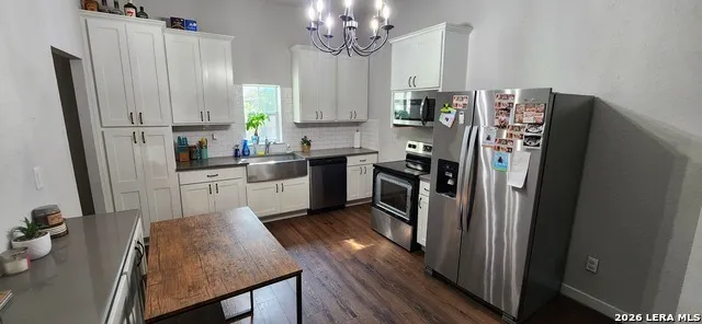 1005 3RD ST Floresville, TX 78114