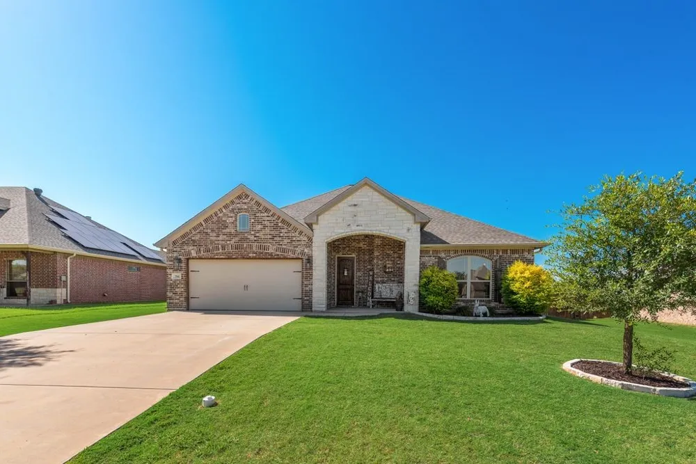 704 Carmen Ana Avenue Grandview, TX 76050