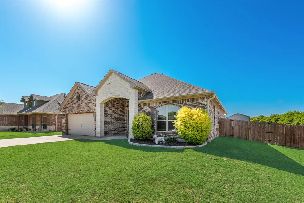 704 Carmen Ana Avenue Grandview, TX 76050