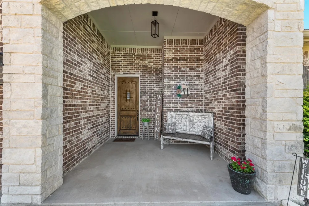 704 Carmen Ana Avenue Grandview, TX 76050