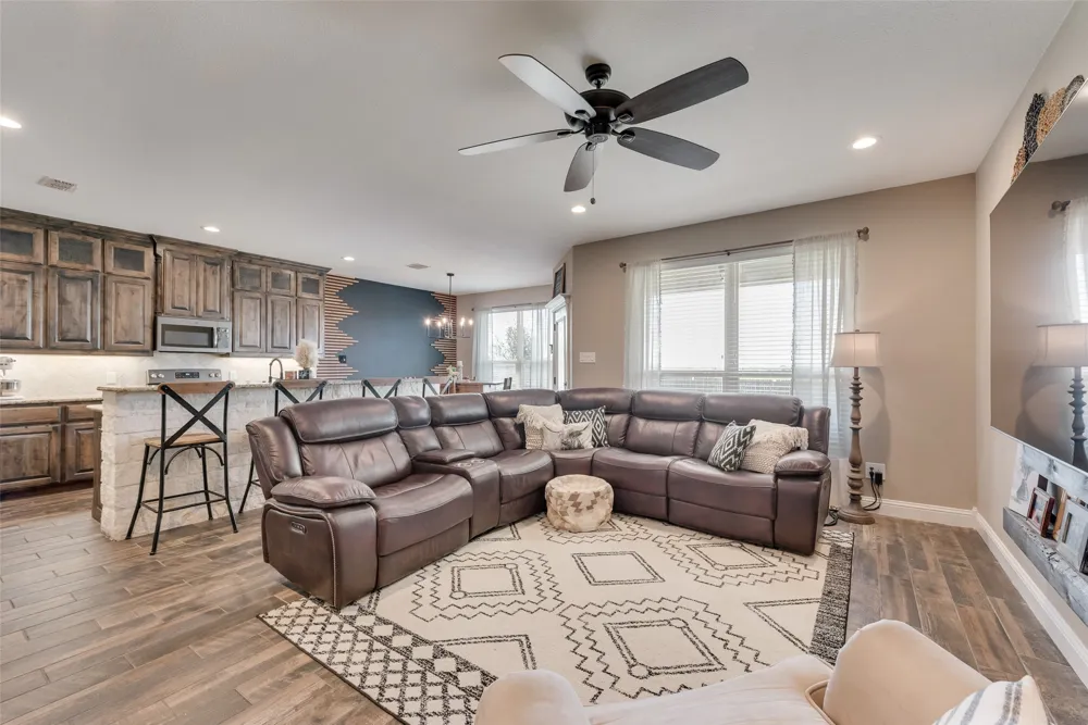 704 Carmen Ana Avenue Grandview, TX 76050