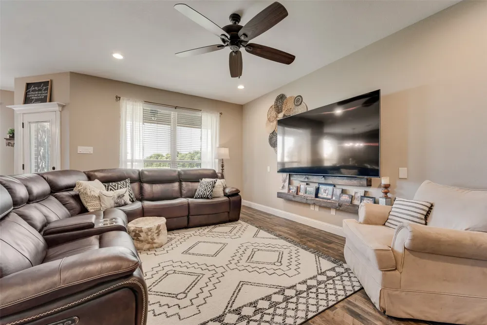 704 Carmen Ana Avenue Grandview, TX 76050