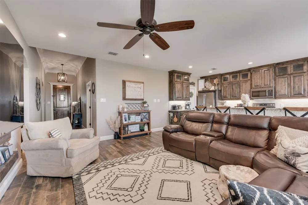 704 Carmen Ana Avenue Grandview, TX 76050