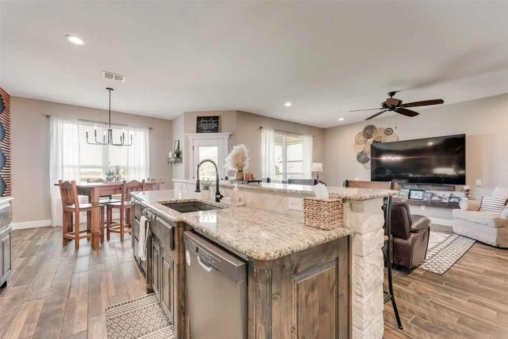 704 Carmen Ana Avenue Grandview, TX 76050