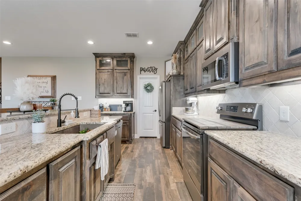 704 Carmen Ana Avenue Grandview, TX 76050