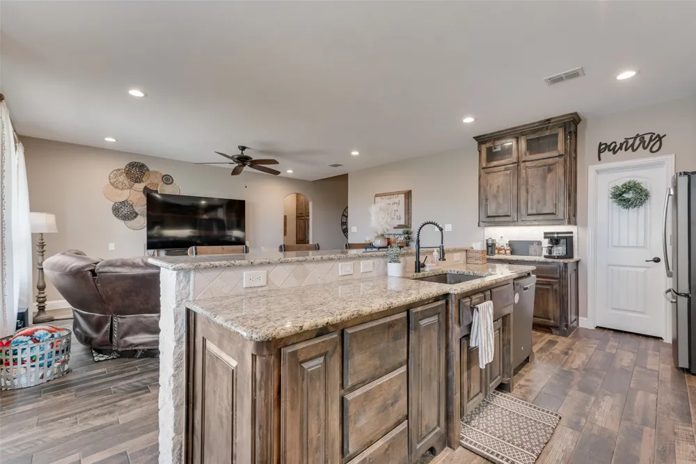 704 Carmen Ana Avenue Grandview, TX 76050