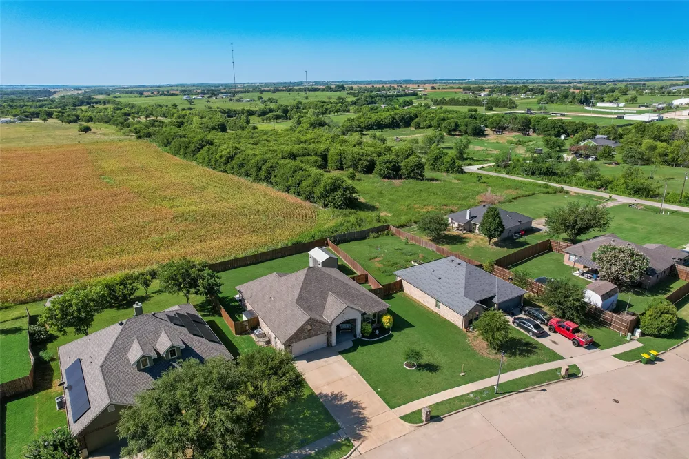 704 Carmen Ana Avenue Grandview, TX 76050
