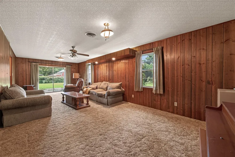 605 Julie Lane Highlands, TX 77562