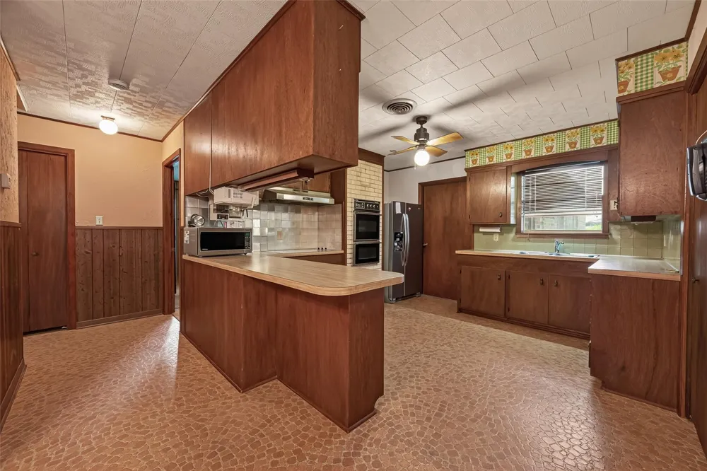 605 Julie Lane Highlands, TX 77562
